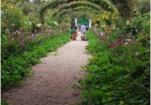 Giverny Map France L Une Des Allees Du Jardin En Face De La Maison Du Peintre